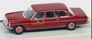 Mercedes 220 D lang Hotel Krone