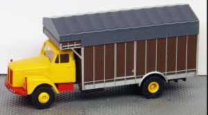 Scania L 110 Großraumaufbau-LKW gelb